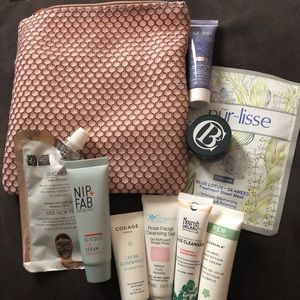 Makeup bag +goodies 🤗